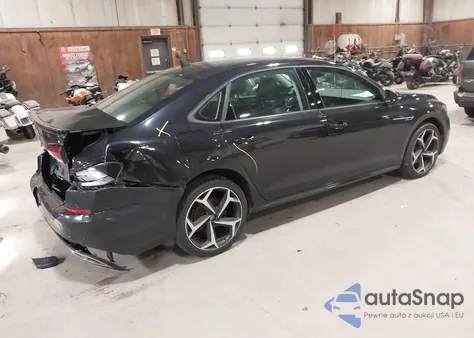 2020 Volkswagen Passat 2.0T R-Line z USA, uszkodzony, nr VIN 1VWMA7A37LC024473